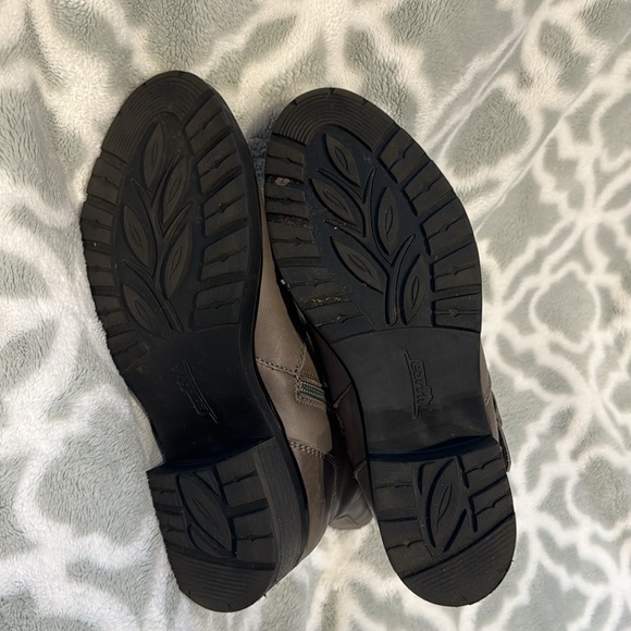 EUC - Woman’s Leather Grey Boots - Size 7 - Picture 10 of 11